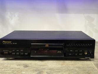 Compact Disc Player PD-702 4 977729 453973 